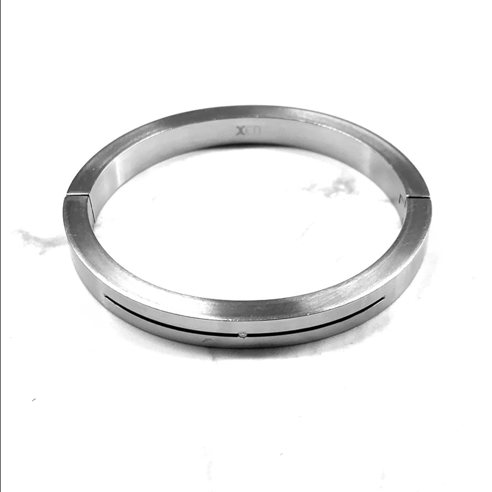 Sterling silver bangle
